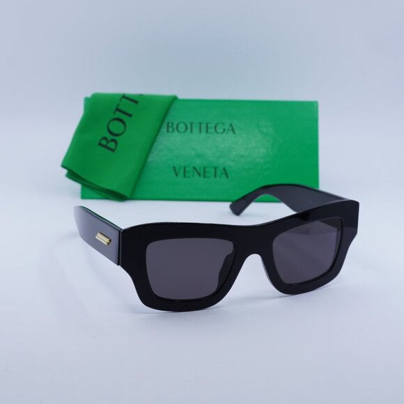 Bottega Veneta BV1357S 001 Square Sunglasses - Black/Grey - Picture 4 of 7